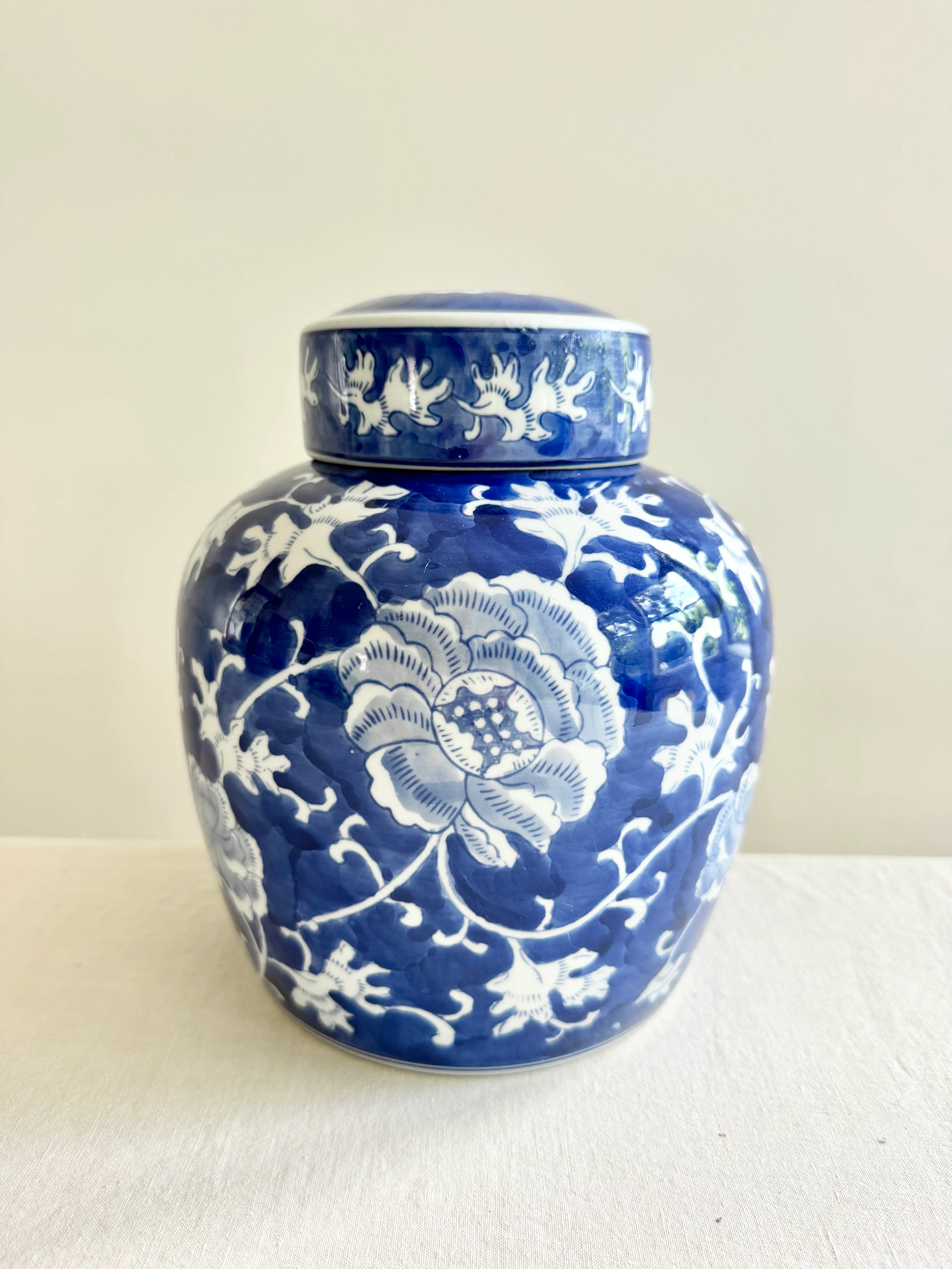 Chinoiserie Lotus Lidded Jar - Image 2