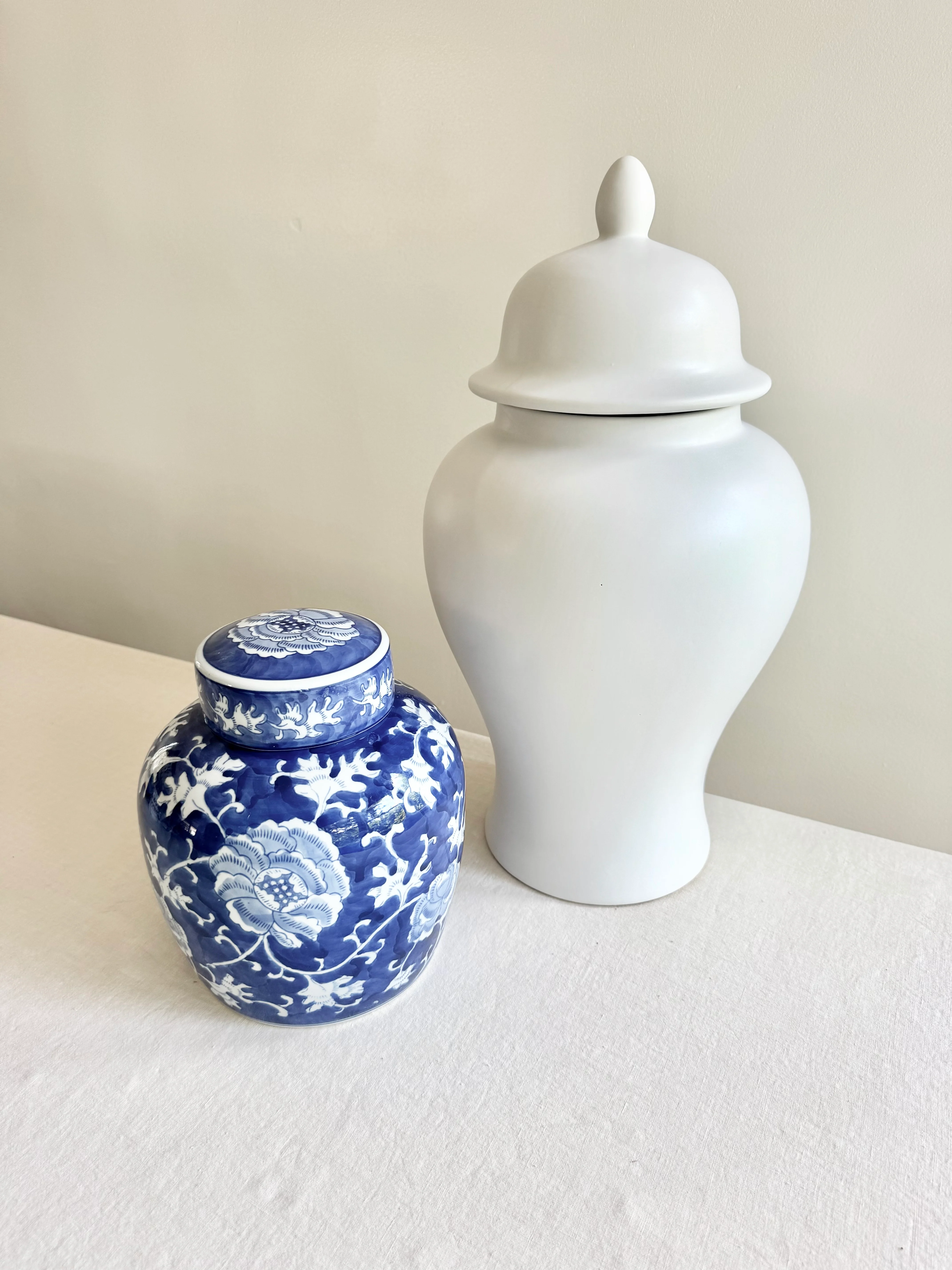 Chinoiserie Lotus Lidded Jar - Image 3