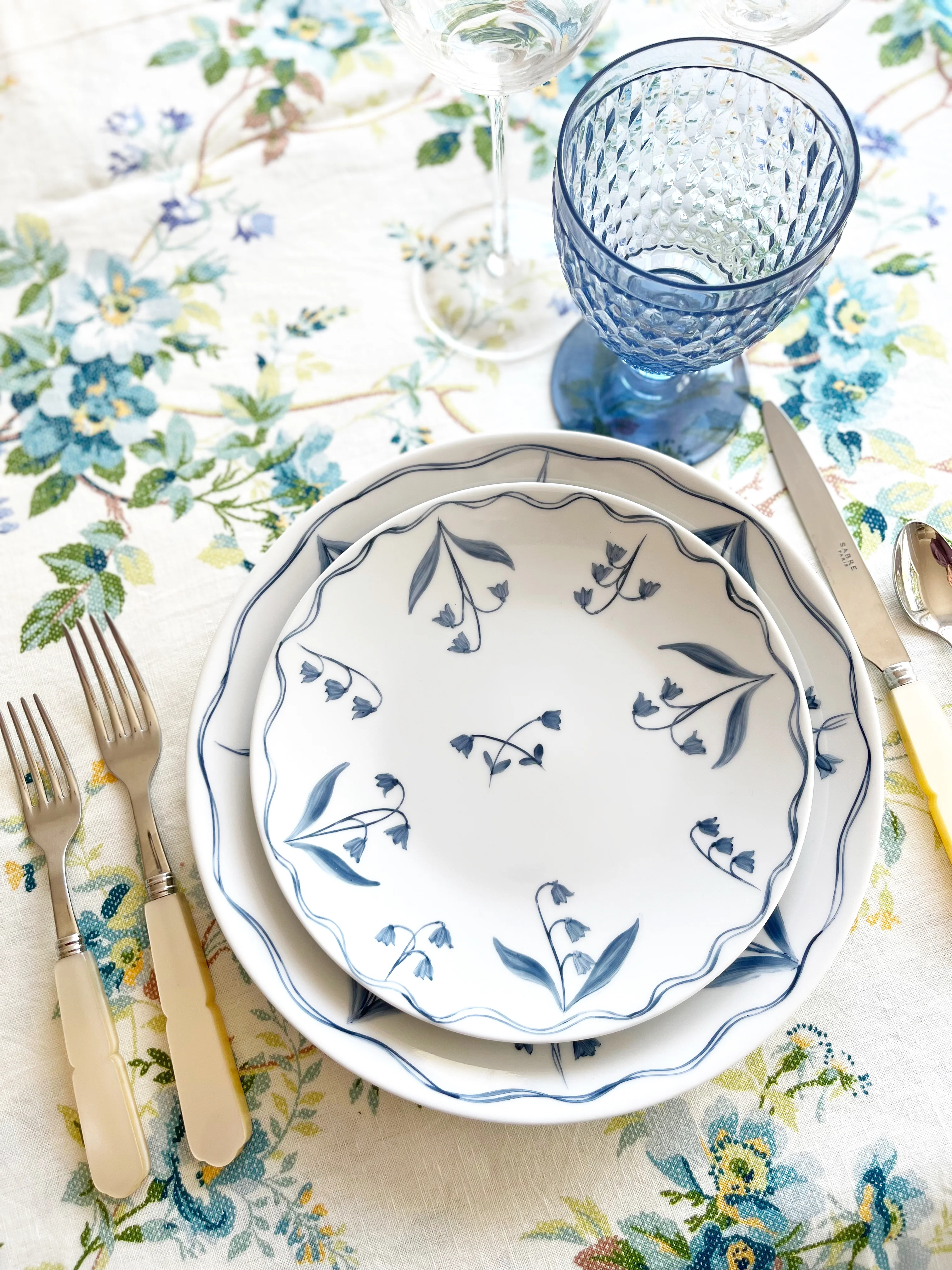 PRE-ORDER - Fête des Lys de la Vallée Deux Dinner Plate - Cobalt - S/4 - Image 3