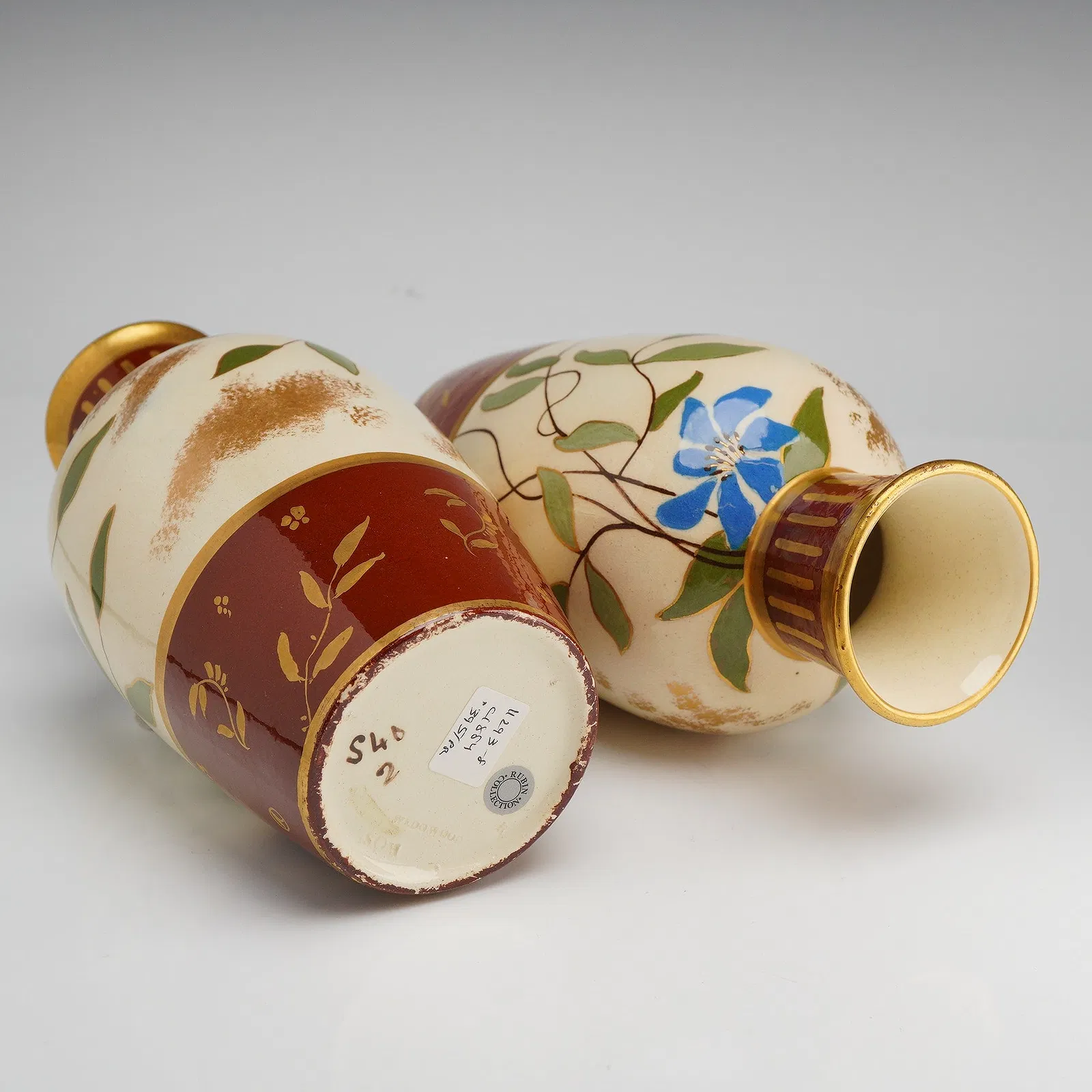 Historic Pair Wedgwood Clematis Vases - Image 3
