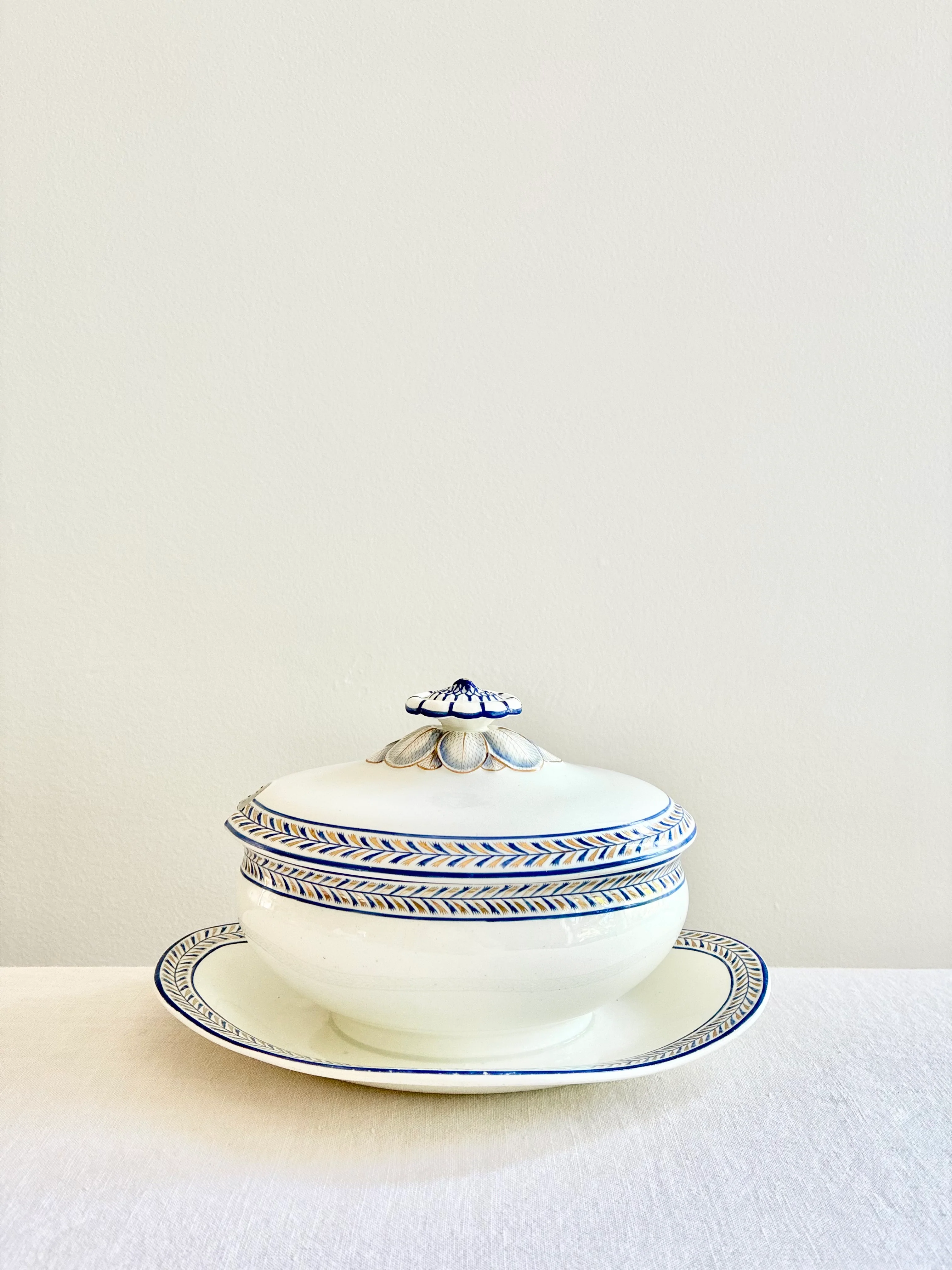 Historic Wedgwood Gravy Boat & Underplate