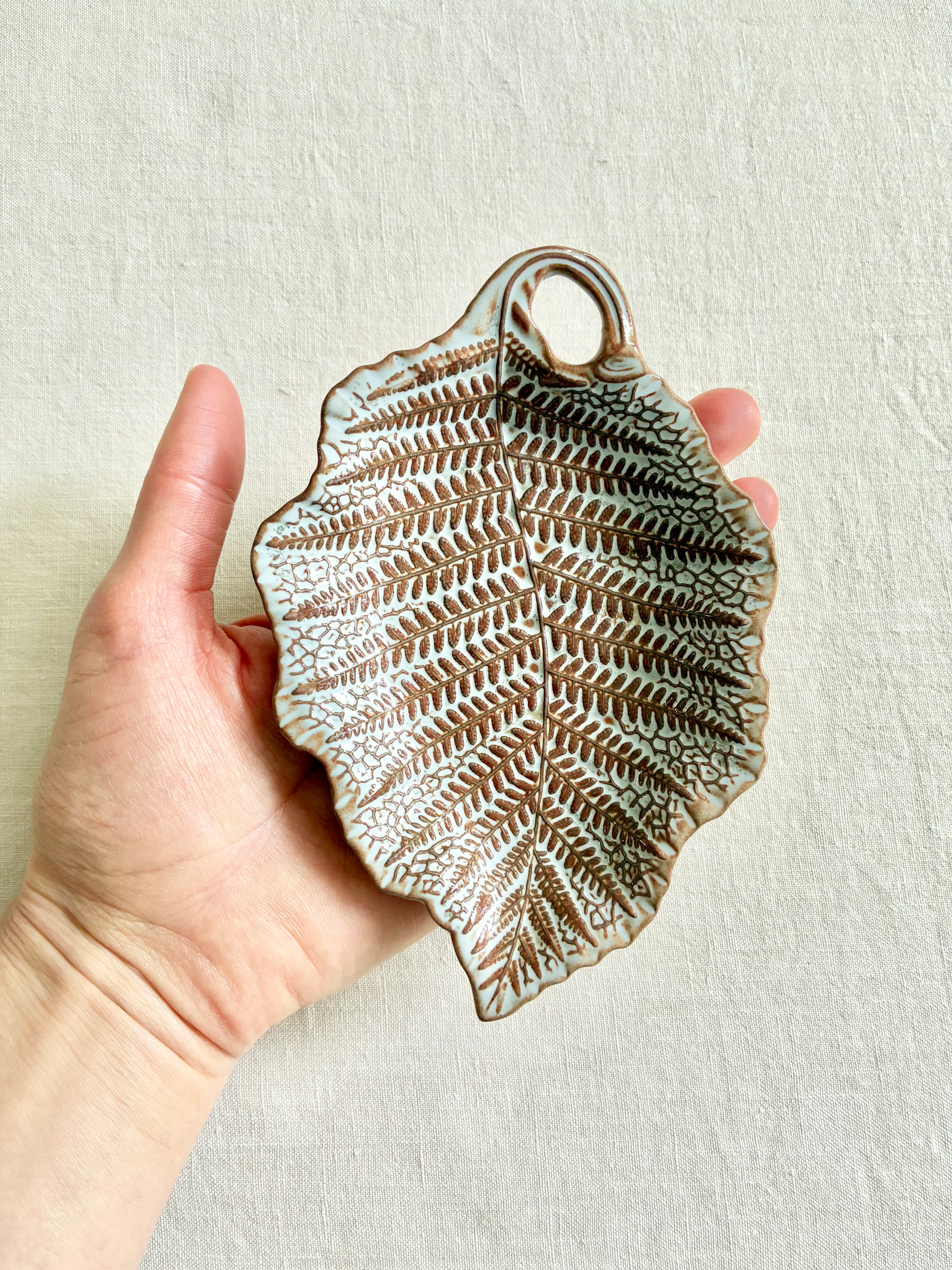 Historic Wedgwood Norman Wilson Fern Dish - Image 2