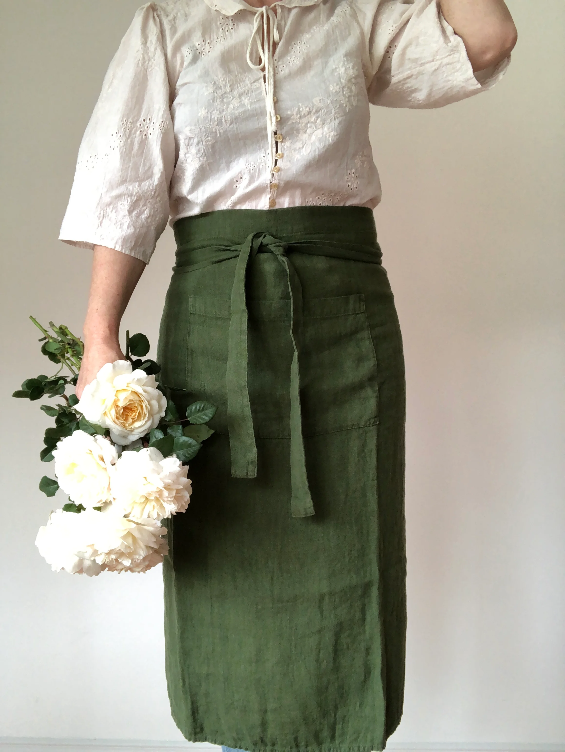 Milan Linen Bistro Apron - Forest Green - Image 3