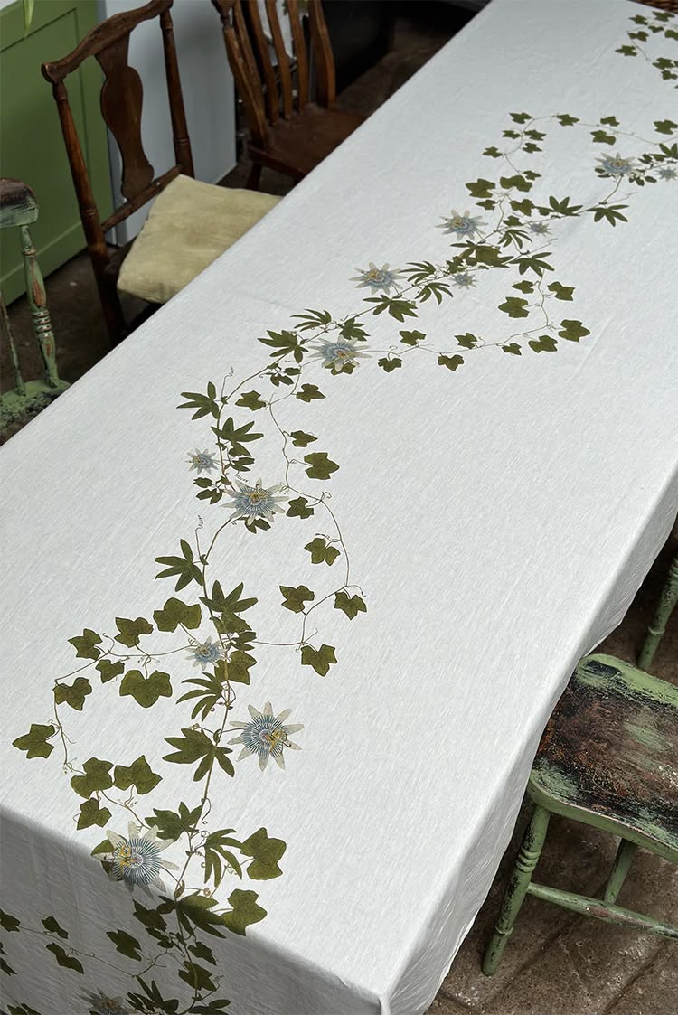 Passiflora Napkins -  S/4 - Image 3
