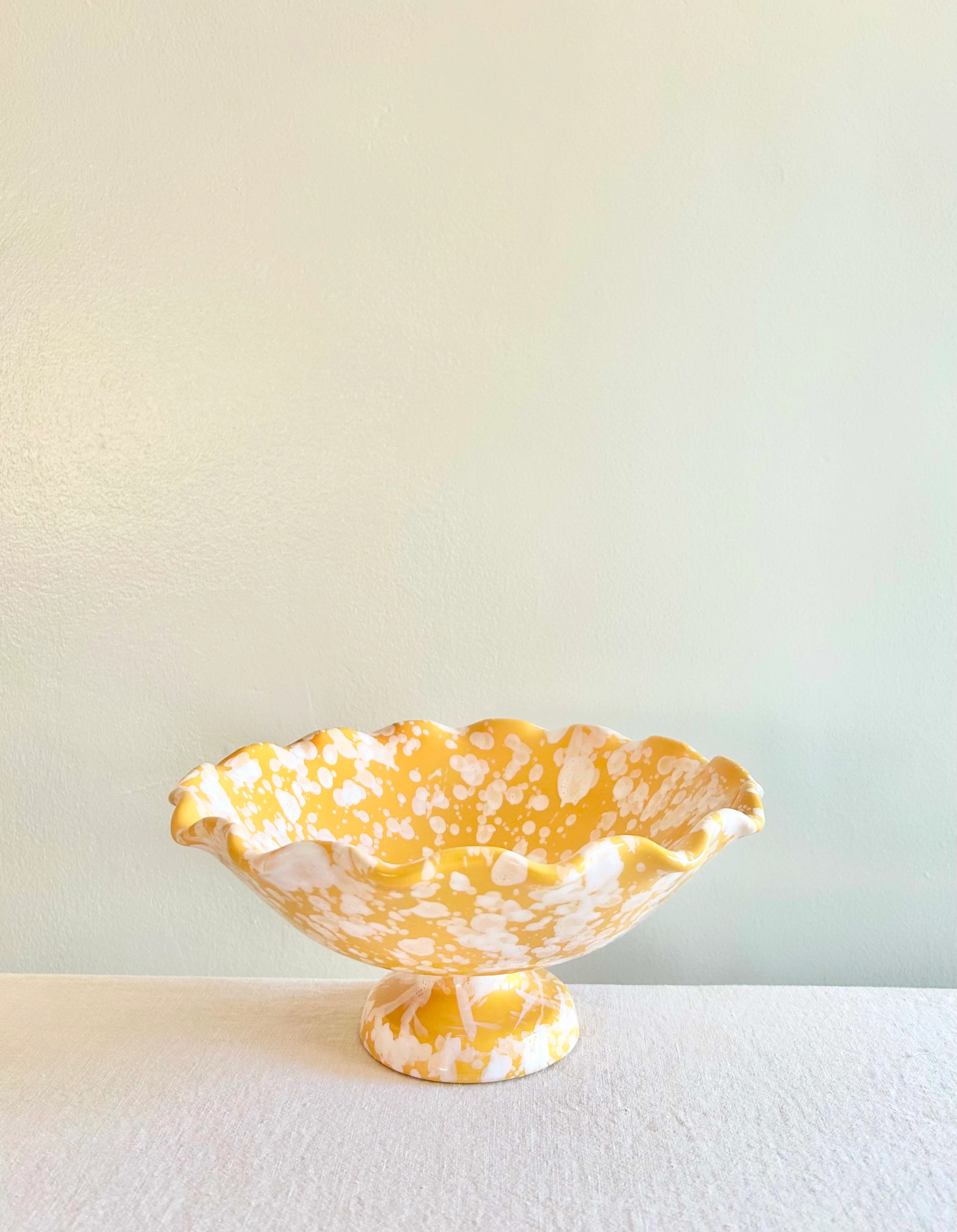 Pompeii Scalloped Compote - Yolk  - 9"