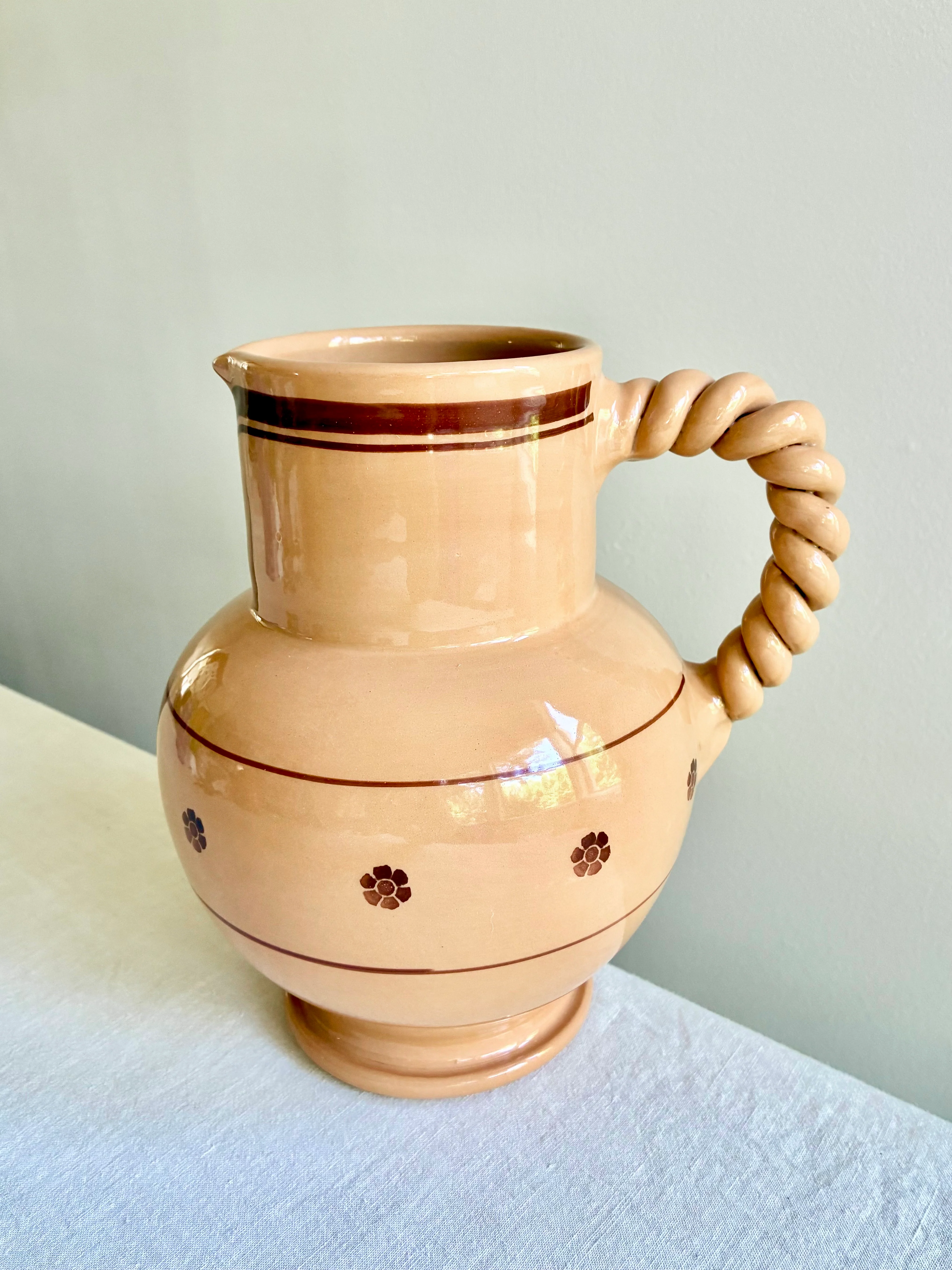 Rigo E Stella Pitcher - Sable - Image 2