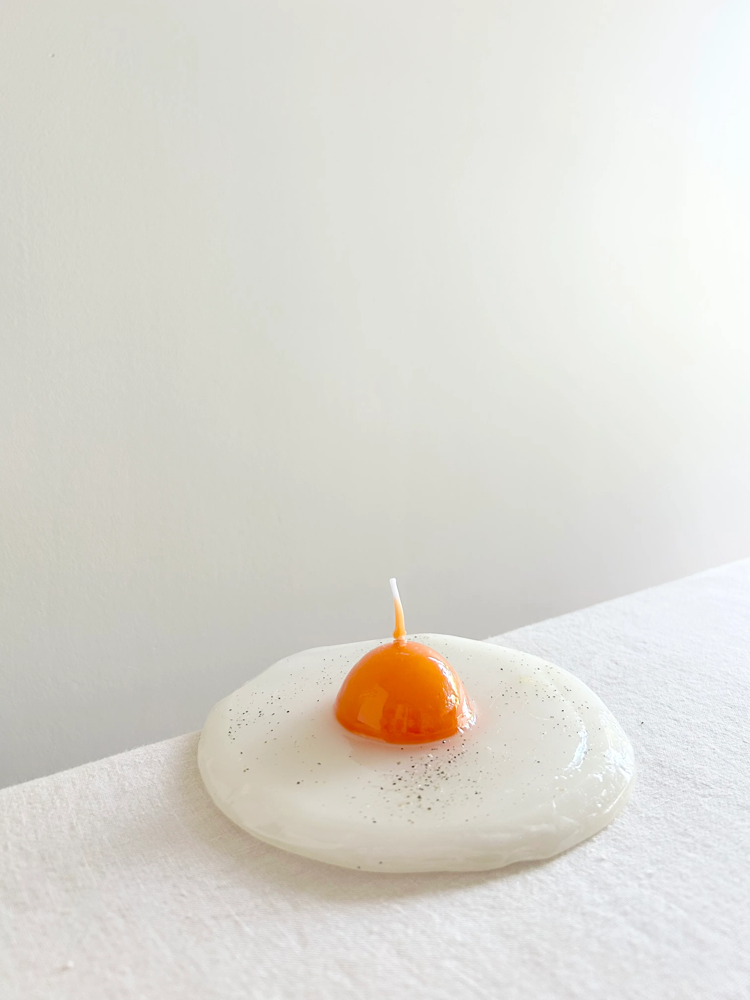 Sunny Side Up Egg Candle - Image 3