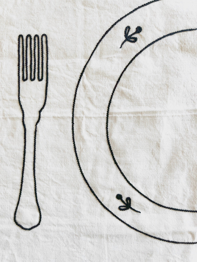 Tête-à-Tête Embroidered Linen Placemat - Image 5