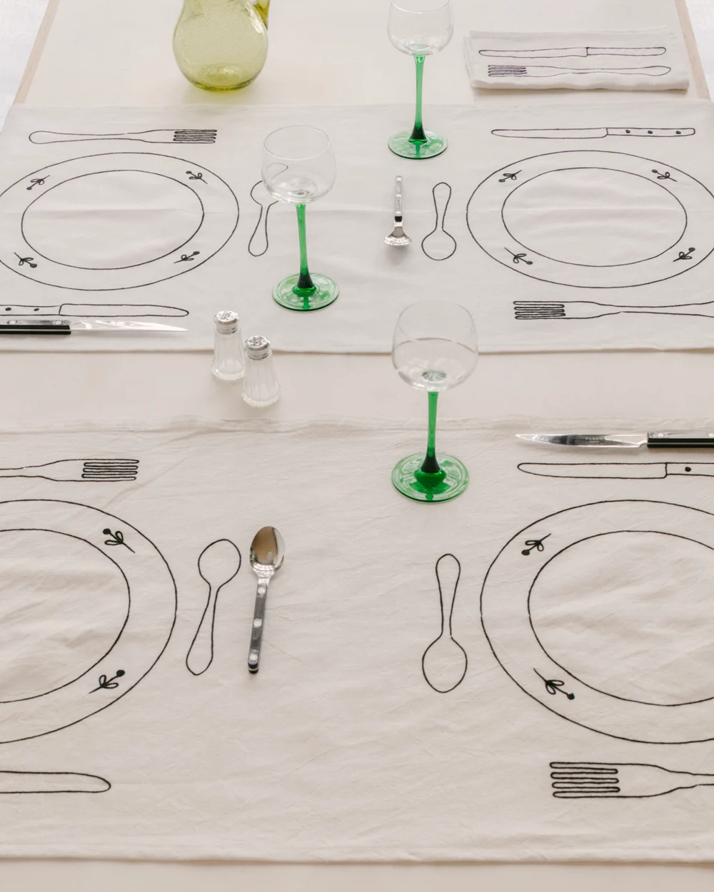 Tête-à-Tête Embroidered Linen Placemat - Image 7